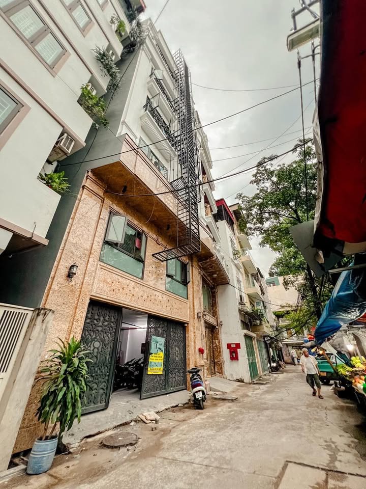 Bán tòa nhà CCMN 9 tầng tại Tam Khương, Đống Đa - Doanh thu 135 triệu/tháng!