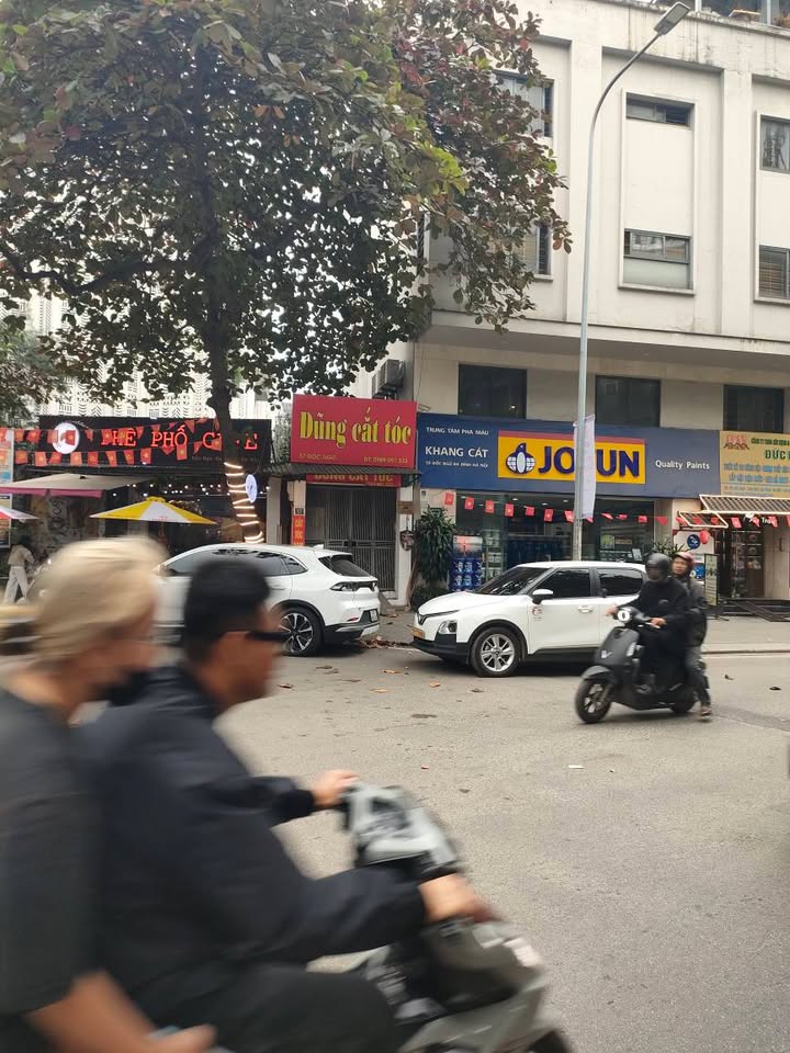 Bán gấp FrontHouse Đốc Ngữ Ba Đình 97m² giá 22.5 tỷ - Vị trí đắc địa, kinh doanh sầm uất!