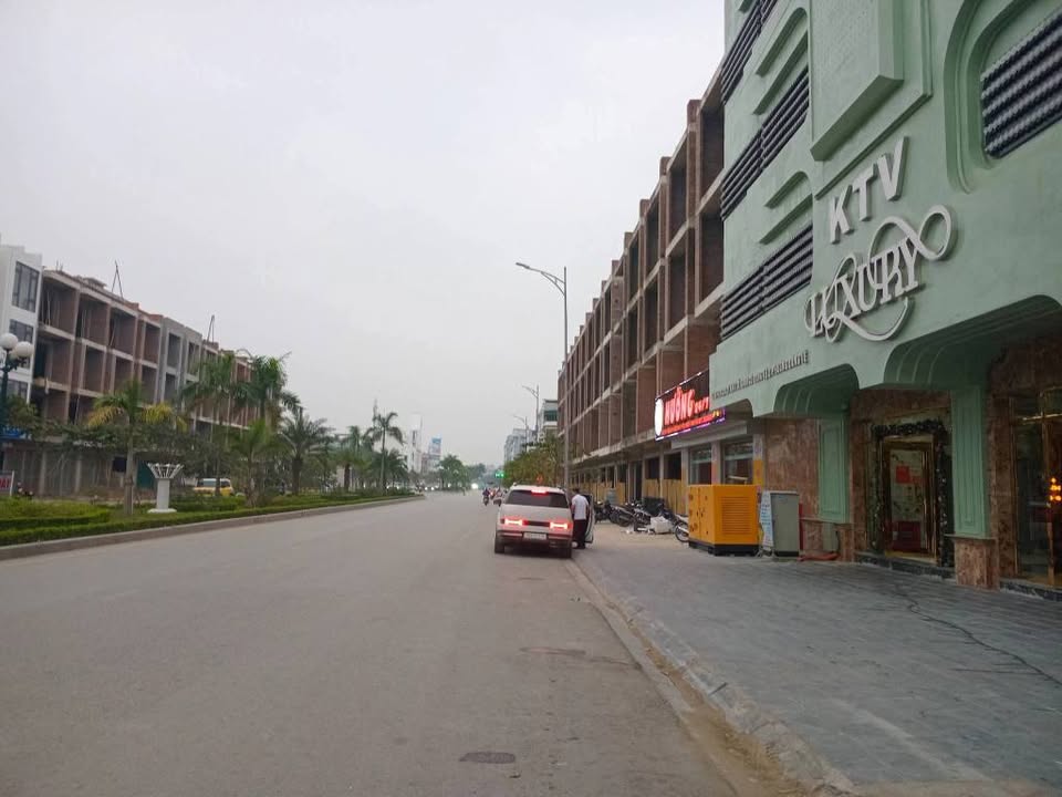 Bán gấp nhà mặt tiền Nguyễn Thiếp 90m² - Vị trí kinh doanh đắc địa!