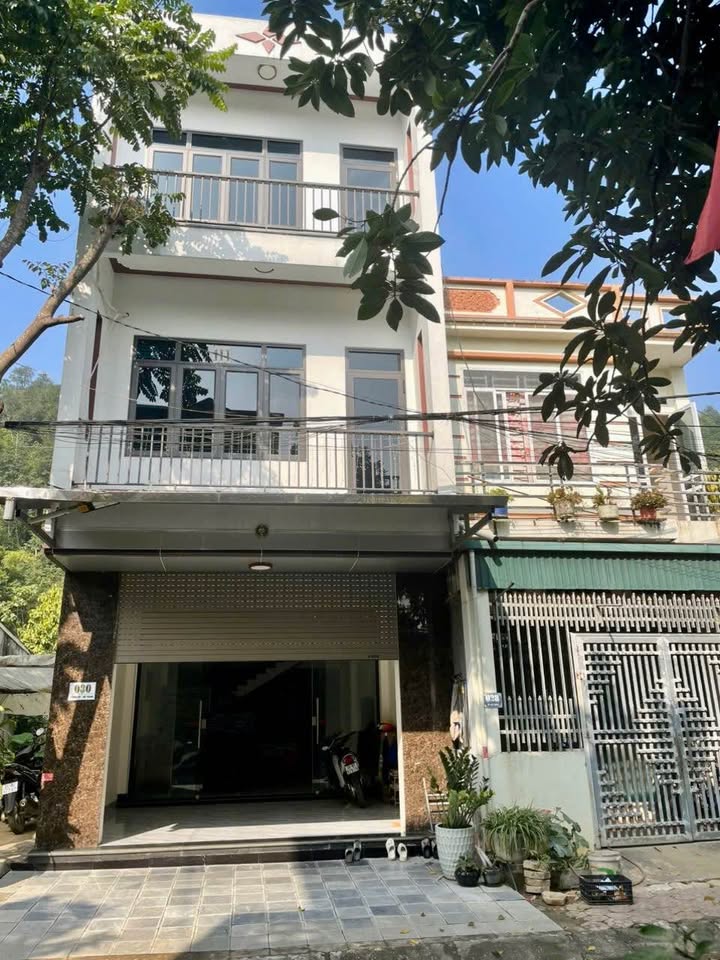 Nhà 3 tầng hiện đại tại Quang Kim, Bát Xát 100m² - Cơ hội đầu tư tuyệt vời!