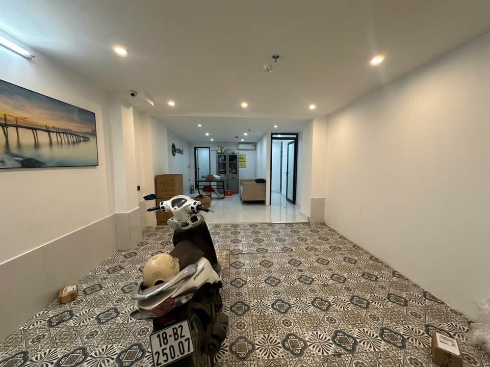 Mặt bằng kinh doanh cho thuê đường Lương Thế Vinh quận Thanh Xuân giá 8 triệu - Đường lớn ô tô đỗ tận cửa!