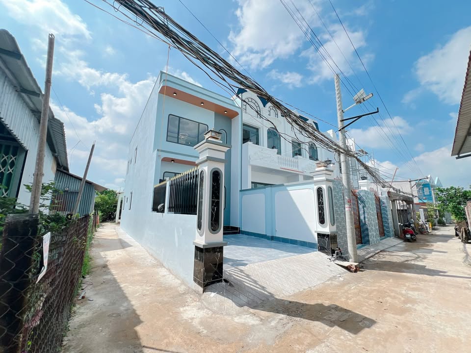 Nhà riêng Mỹ Lộc, Cần Giuộc, 96.6m² giá 2.2 tỷ - Thiết kế hiện đại, tiện nghi đầy đủ!