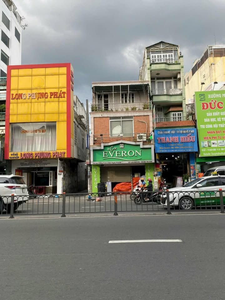 Nhà mặt tiền Bạch Đằng, Bình Thạnh 70m² giá 22 tỷ - Đầu tư sinh lời ngay!