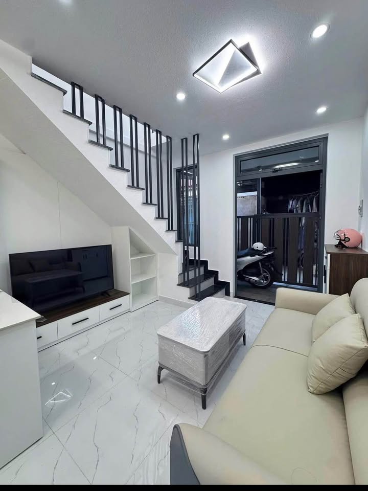 Nhà phố Đà Lạt 40m² giá 2.4 tỷ - Vị trí trung tâm, pháp lý rõ ràng!