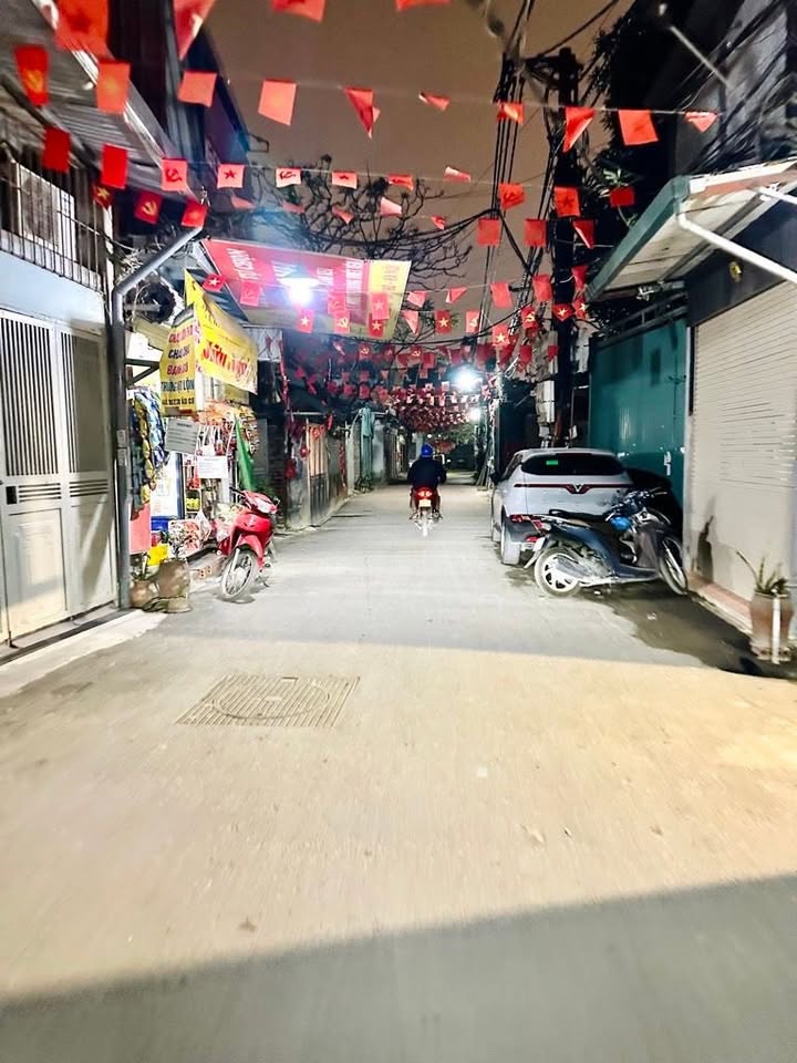 Nhà riêng Âu Cơ Tây Hồ 27m² giá chỉ 1.75 tỷ - Lô góc 2 mặt ngõ thoáng mát!