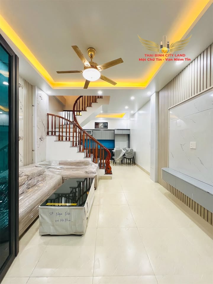 Nhà 3,5 tầng đẹp tại phường Tiền Phong, Thái Bình, 40m² chỉ 2 tỷ - Sẵn sàng vào ở!