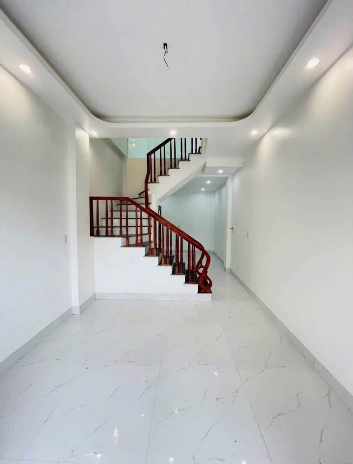 Nhà lô góc 3.5 tầng phường Vũ Phúc 40m² giá 1.7 tỷ - Gần chợ và trường học!