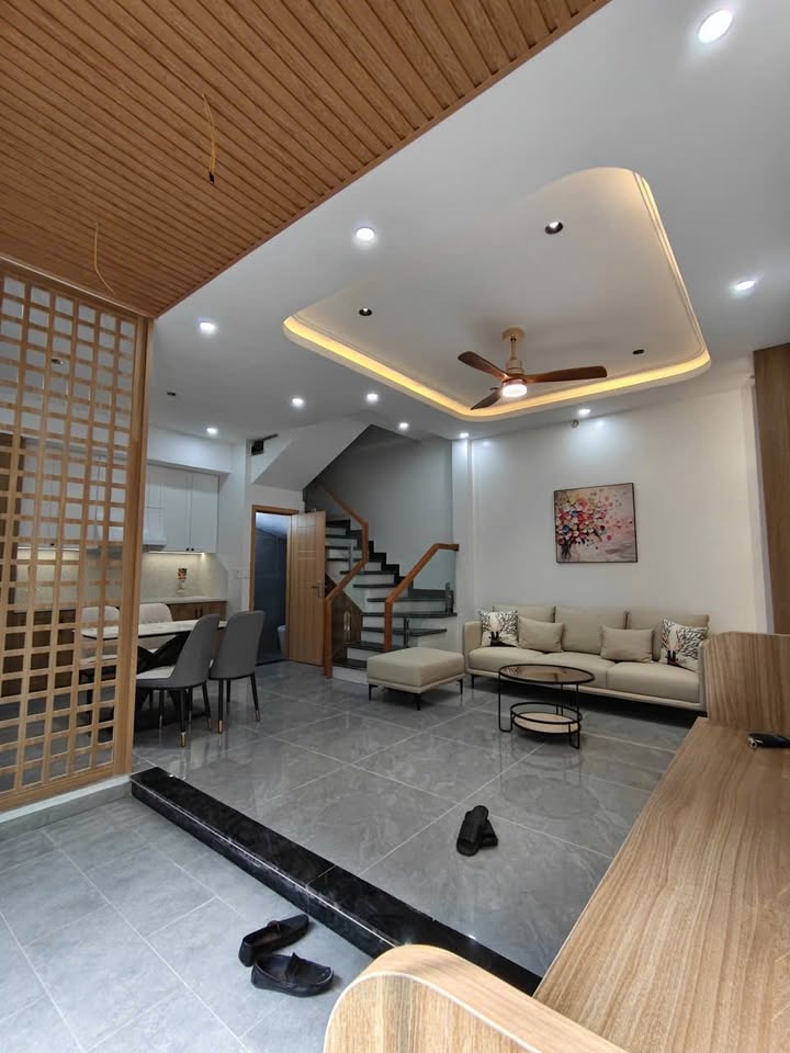 Nhà độc lập lô góc tại ngõ 82 Vũ Chí Thắng, 45m² giá 4 tỷ - Full nội thất xịn sò!