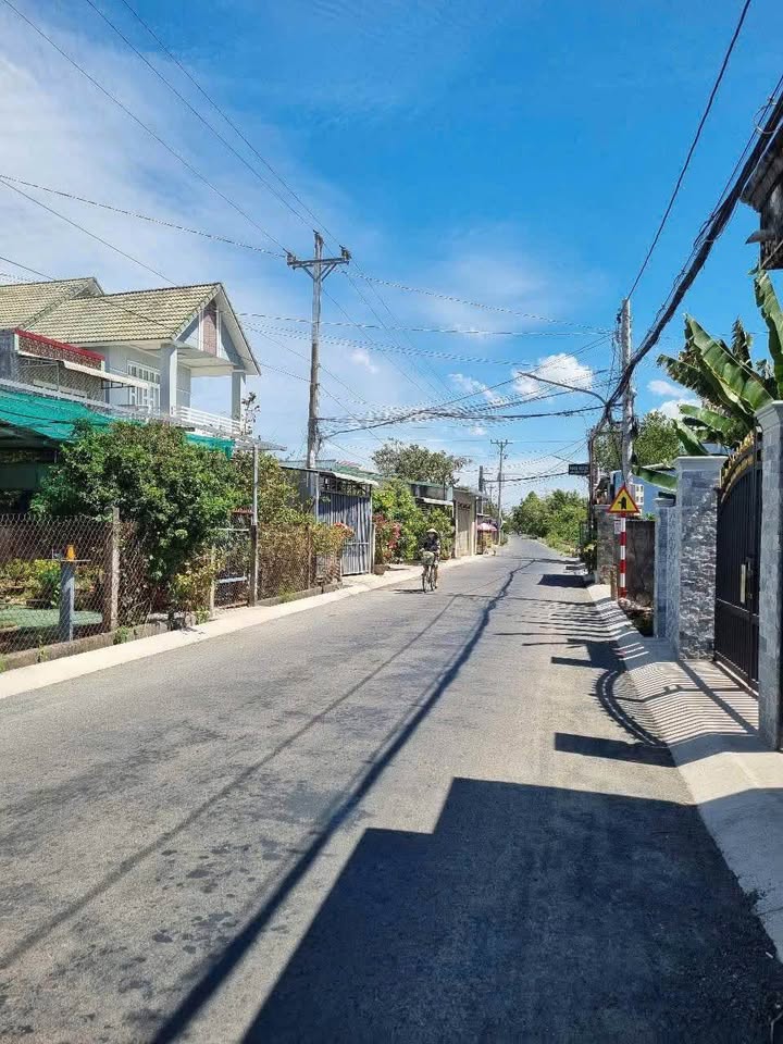 Nhà xưởng mặt tiền Phú Hưng 654m² giá 3.5 tỷ - Cơ hội đầu tư tuyệt vời!