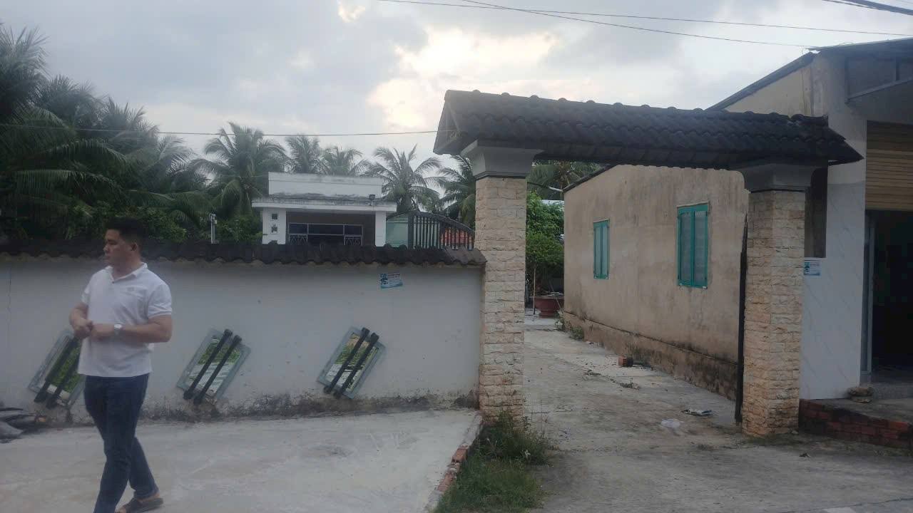 Nhà riêng Châu Thành Bến Tre 1300m² giá 5.5 tỷ - Tặng 2 kiot mặt tiền!