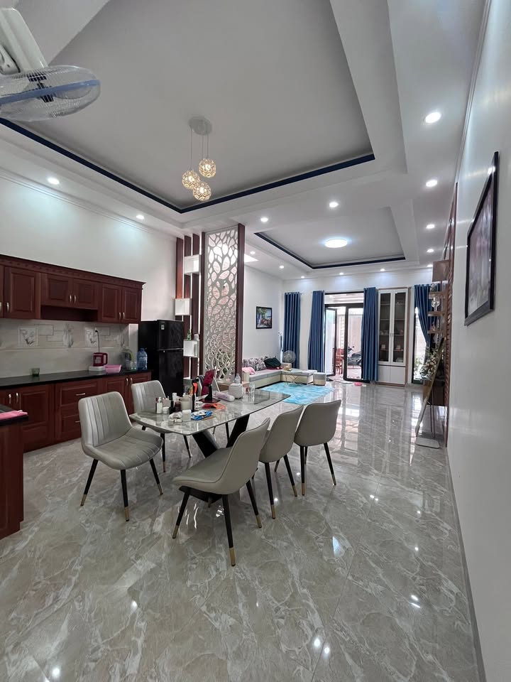 Nhà C4 125/5 Hàn Mặc Tử, Pleiku 165m² giá 2.1 tỷ - Để lại toàn bộ nội thất!