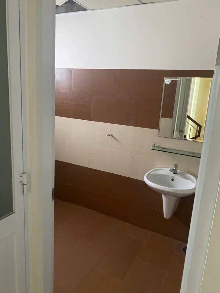 Cho thuê nhà mặt tiền Nguyễn Xuân Khoát, Tân Phú 84m² giá 30 triệu - Đầu tư sinh lời ngay!