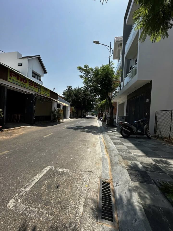 Đất nền góc 3 mặt tiền đường Nguyễn Trãi, Phan Thiết 287m² - Vị trí đắc địa gần biển!