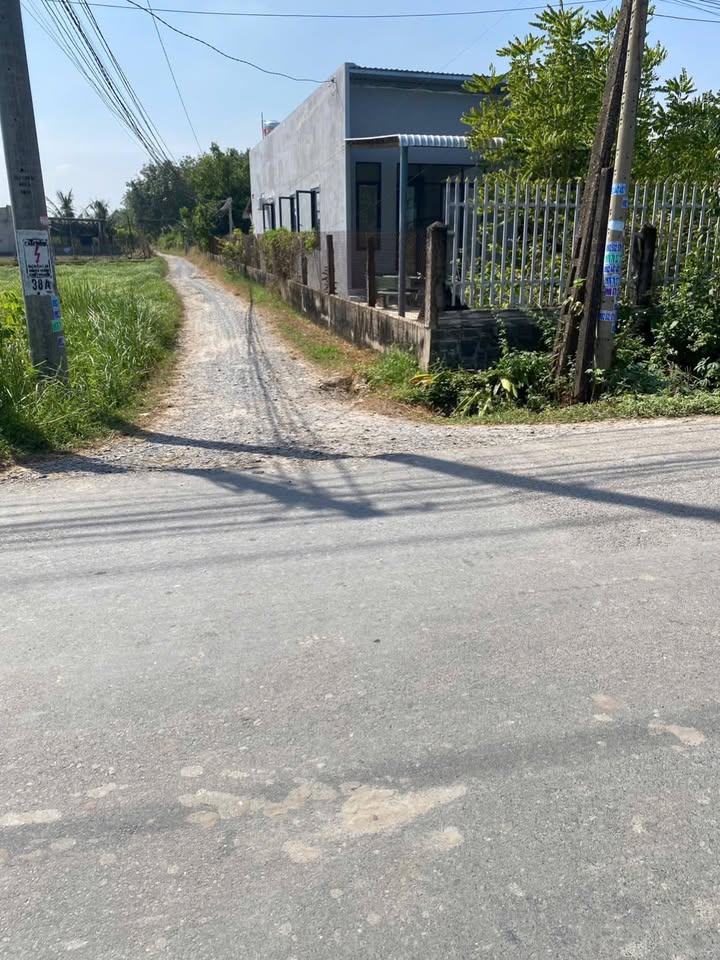 Đất thổ cư 300m² tại ấp Tân Hòa, Đức Hòa, Long An - Giá 2.1 tỷ, pháp lý rõ ràng!