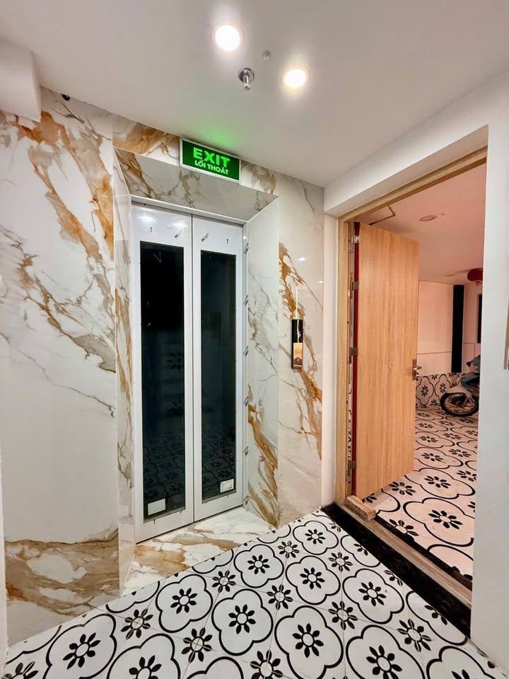 Căn hộ 6 tầng thang máy tại Xuân La, Tây Hồ 39m² giá 10.9 tỷ - Dòng tiền 30 triệu/tháng!