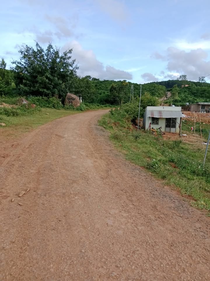 Đất nền Gung Ré, Di Linh 2000m² giá 1.8 tỷ - Sổ đỏ chính chủ, gần quốc lộ 28!