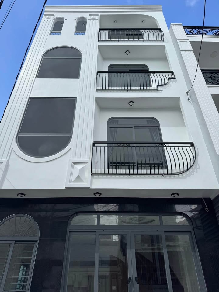 Nhà 4 mê trung tâm Quy Nhơn 44m² giá 5.3 tỷ - Full nội thất xịn xò!