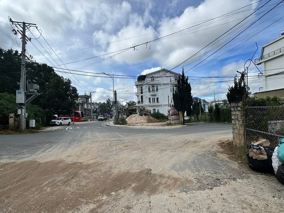 Nhà cấp 4 lô góc 2 mặt tiền Tô Hiến Thành Đà Lạt 70m² giá 1.7 tỷ - Đầu tư sinh lời ngay!