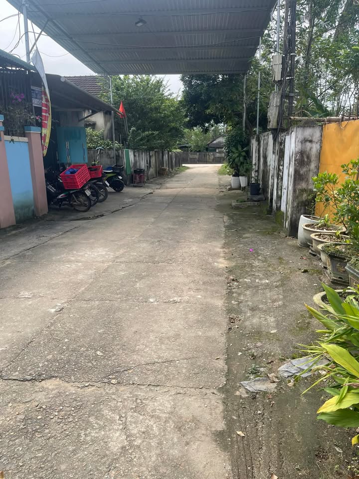 Đất nền Hương Khê 140m² giá 2.2 tỷ - Sổ hồng chính chủ, vị trí đẹp!