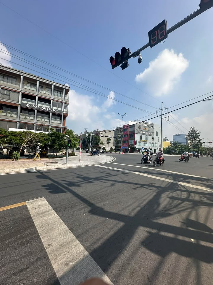 FrontHouse mặt tiền Lê Văn Nghề 44m² giá 4.5 tỷ - Kinh doanh đa ngành nghề!