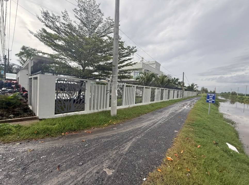 Đất lúa 5580m² mặt tiền đường Kênh Hóc Môn giá 23 tỷ - Cơ hội đầu tư tuyệt vời!