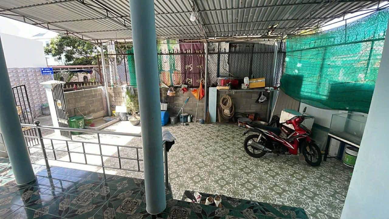 Nhà 2 mặt tiền Mũi Né 158m² giá 2.2 tỷ - Cách biển chỉ 200m!