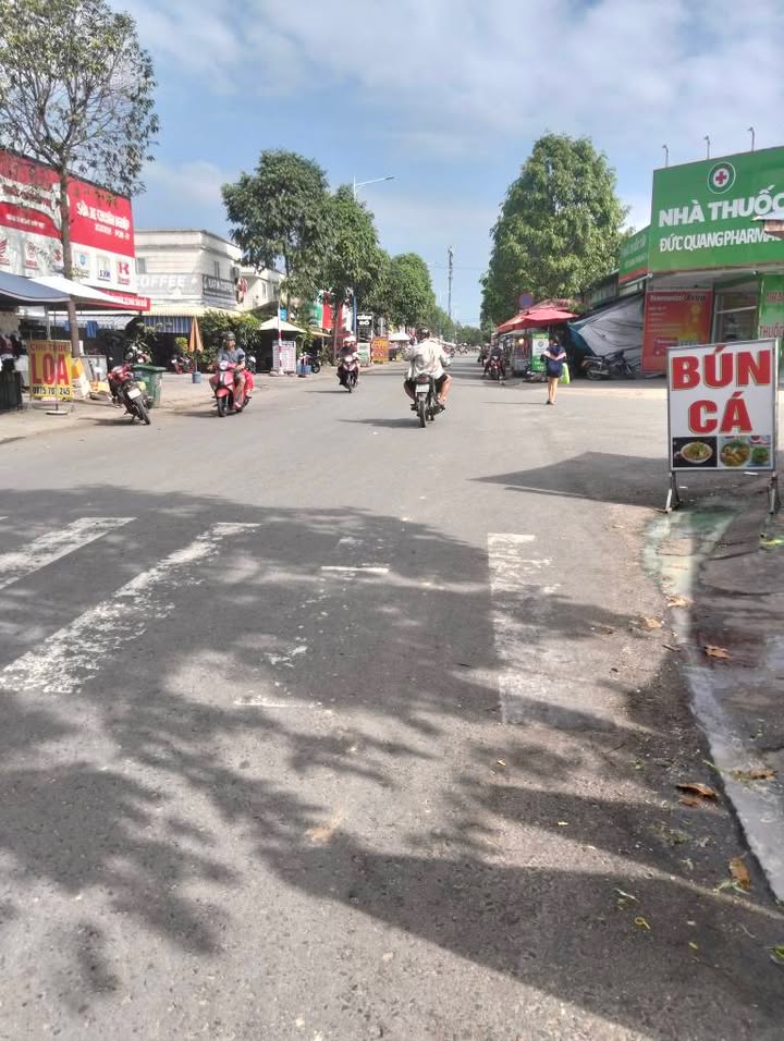 Đất lô góc 3 mặt tiền Hòa Phú, 291m² giá 11.1 tỷ - Cơ hội kinh doanh tuyệt vời!