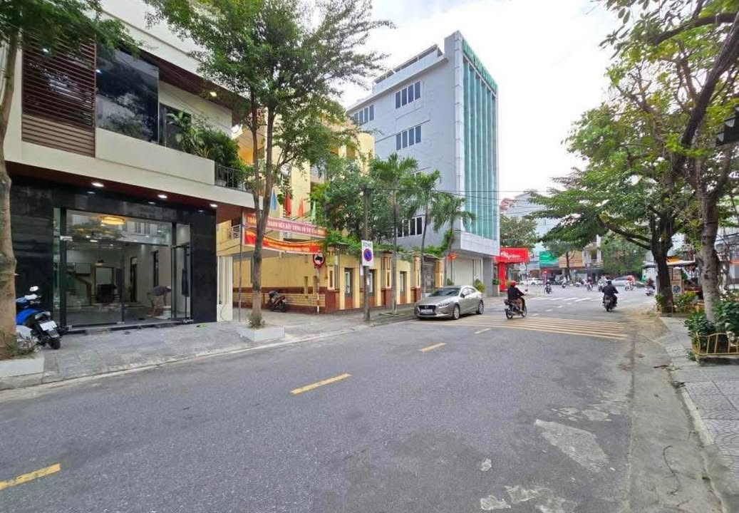 Nhà 3 tầng mặt tiền lô góc 97m² tại Hòa Cường Nam, Hải Châu - Kinh doanh sầm uất!