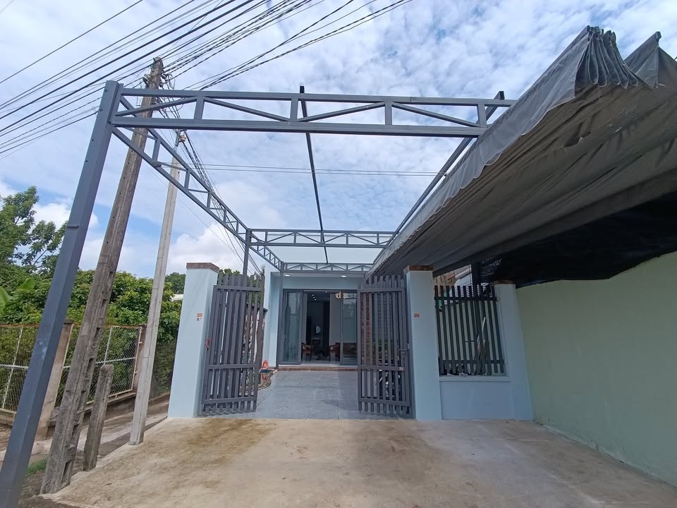 Nhà cấp 4 mặt tiền đường nhựa Long Hoa, 162m² chỉ 1.3 tỷ - Pháp lý rõ ràng!