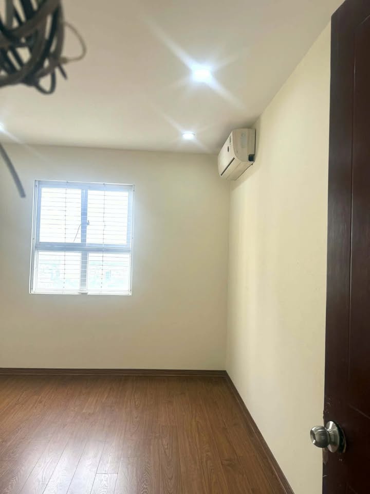 Căn hộ CT Thạch Bàn Long Biên 75m² giá 4 tỷ - Hướng đẹp, thoáng mát!