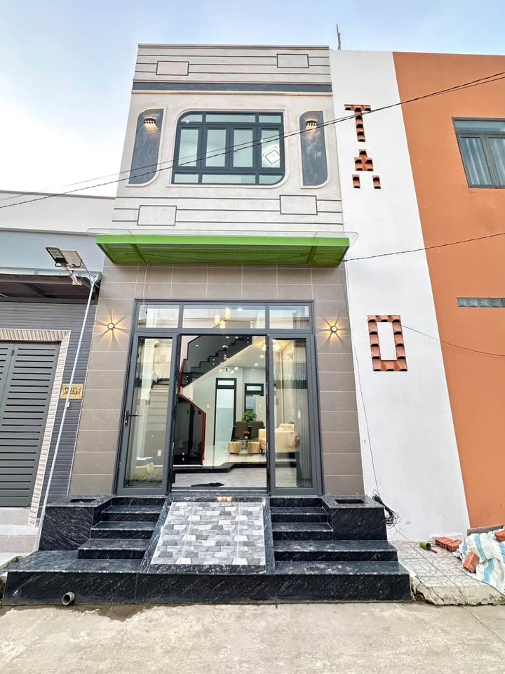 Nhà trệt lầu mới đẹp gần sân bay Cần Thơ 43m² giá 2.39 tỷ - Sẵn sàng vào ở!