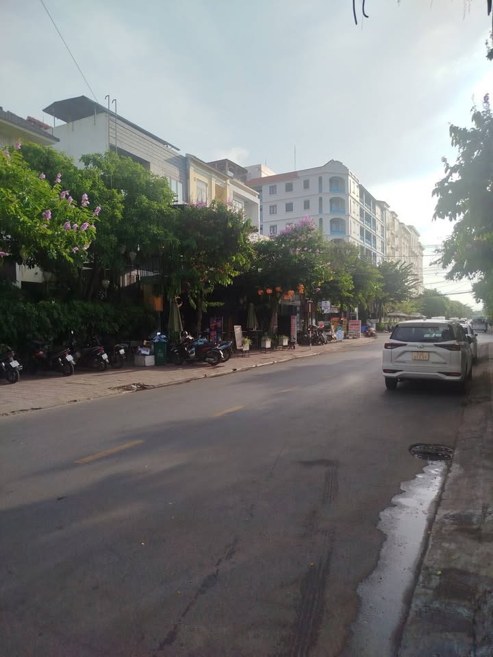 Bán đất tặng nhà 2 tầng mặt phố Đào Duy Từ, Hội An 200m² giá chỉ 20 tỷ