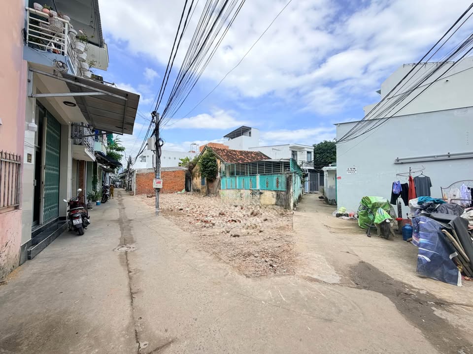 Đất nền hẻm 2/4 Nha Trang 61.8m² giá 2.6 tỷ - Đầu tư sinh lời bền vững!