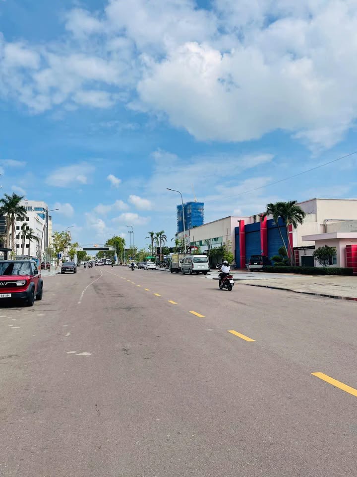 Nhà 4 Tầng Hẻm 4 Ngô Mây Quy Nhơn 122,5m² giá 8 tỷ - Đầu tư sinh lời hấp dẫn!