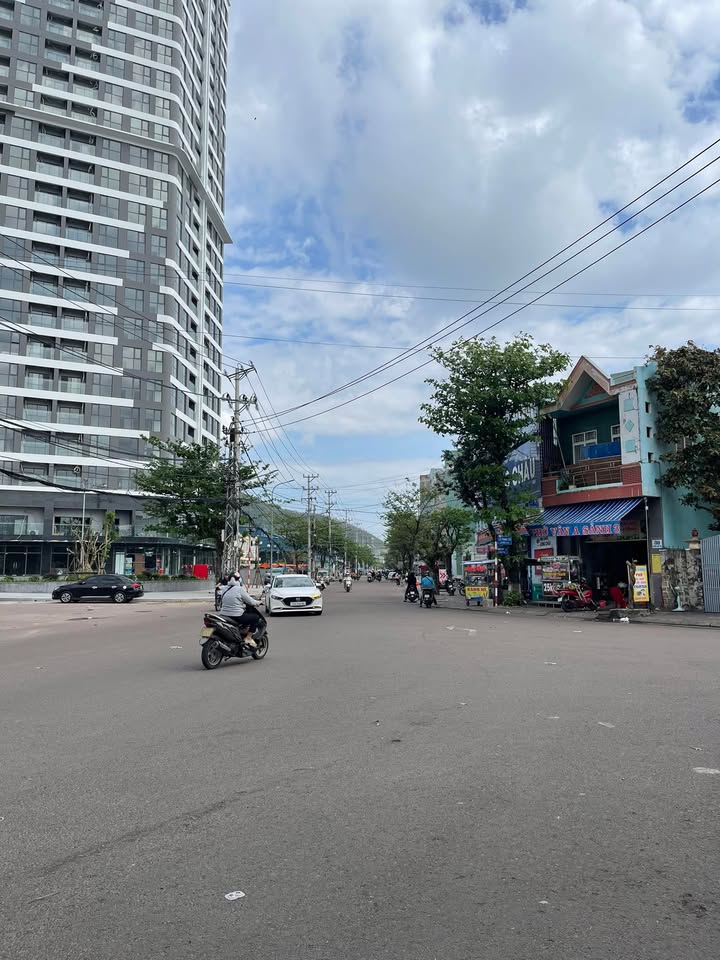 Nhà mặt tiền kinh doanh đường Hoàng Văn Thụ 62m² giá 6.3 tỷ - Cơ hội đầu tư hấp dẫn!