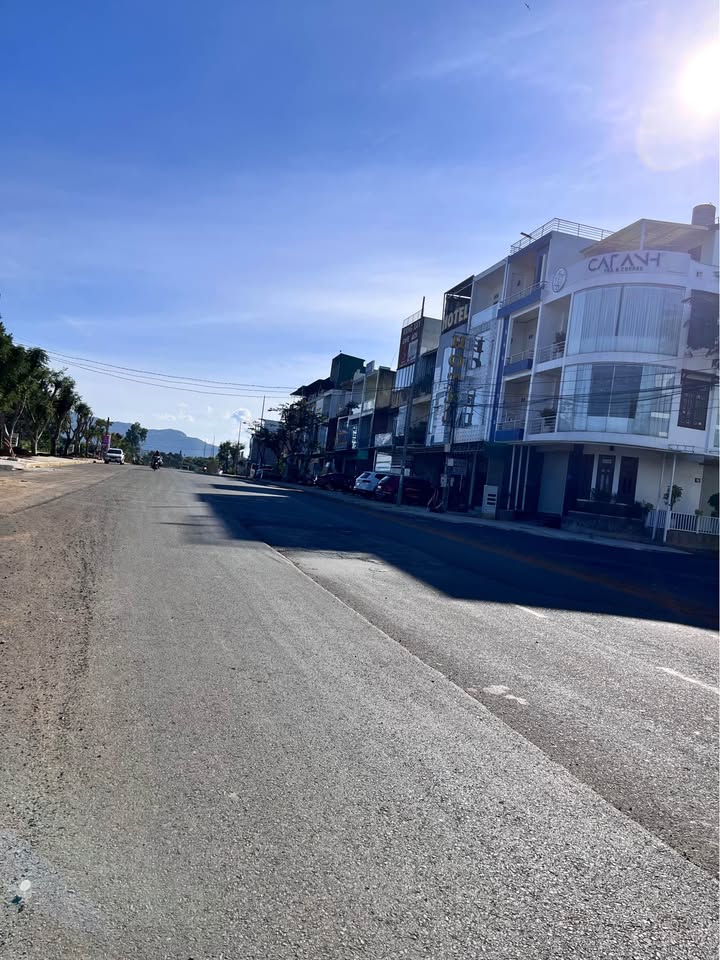 Đất thổ cư mặt tiền Phạm Ngọc Thạch, Bảo Lộc 120m² giá 5.5 tỷ - Cơ hội đầu tư sinh lời!