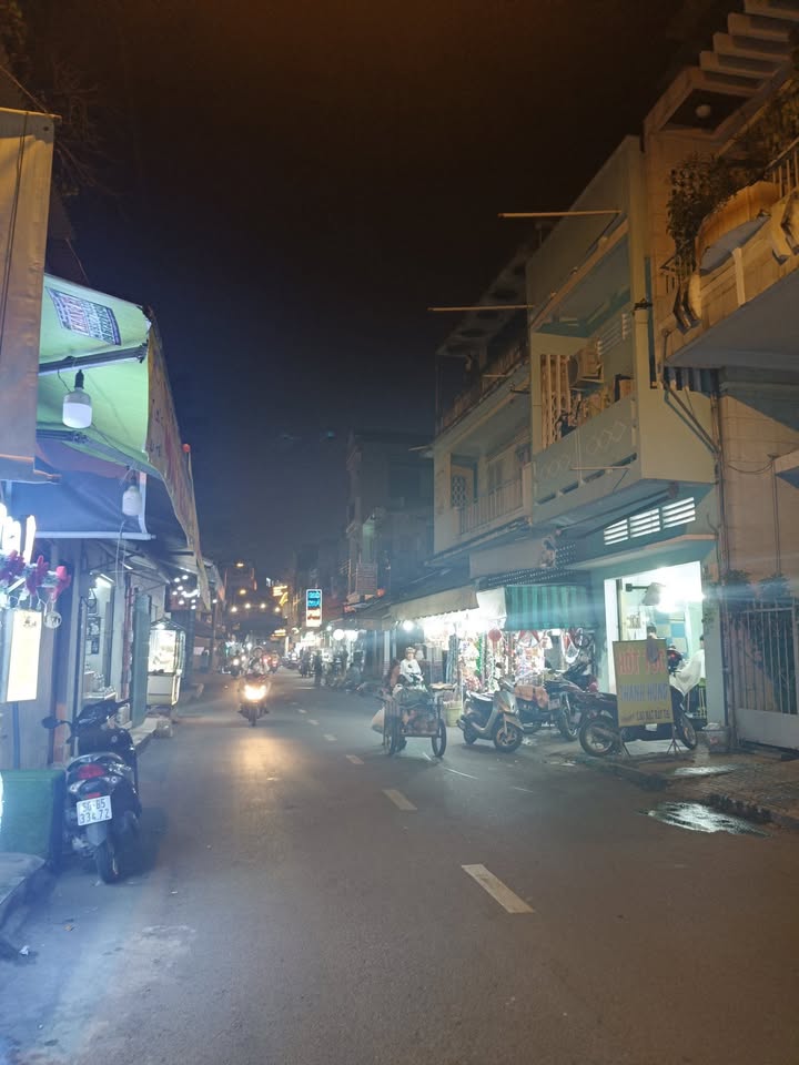 Nhà phố Kinh doanh đường Lạc Long Quân, Quận 11, 49.6m² giá 8.8 tỷ - Pháp lý rõ ràng, sẵn sàng giao dịch!