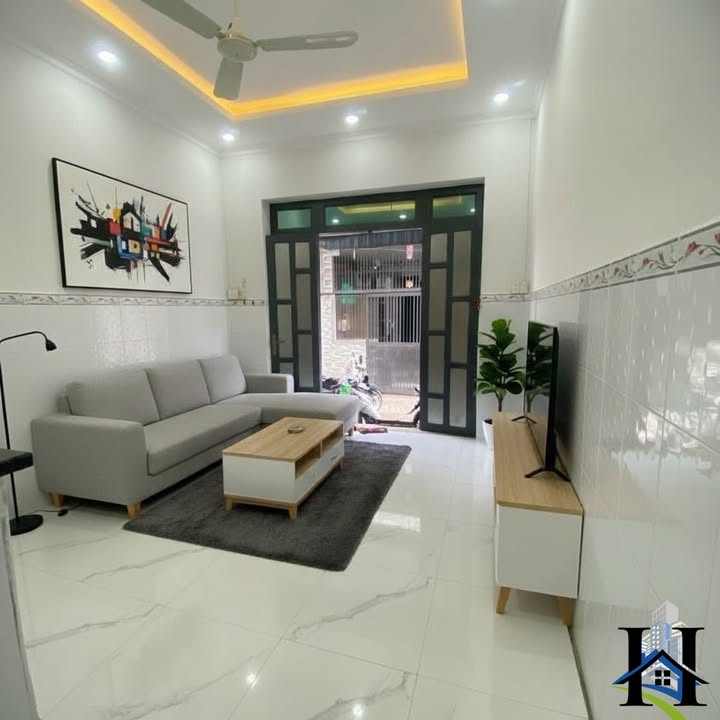 Nhà đẹp 2 tầng đường Phạm Thế Hiển, Quận 8, 32m² giá 2 tỷ - Đầu tư sinh lời!