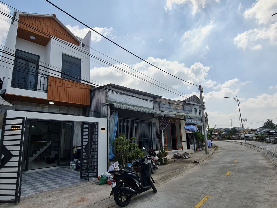 Nhà trệt lầu 86m² mặt tiền rạch Cái Sơn - Giá 3.95 tỷ, gần chợ An Bình!