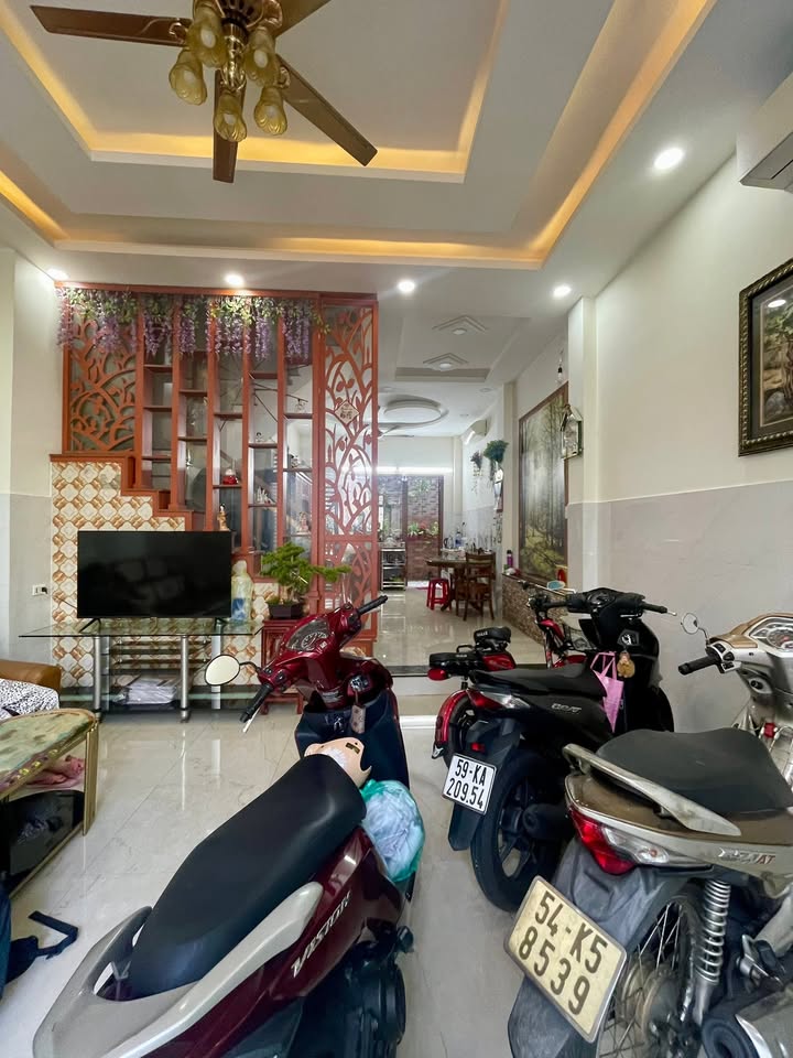 Nhà phố Bà Hom Quận 6 58m² giá 9.8 tỷ - Chính chủ tự xây kiên cố!