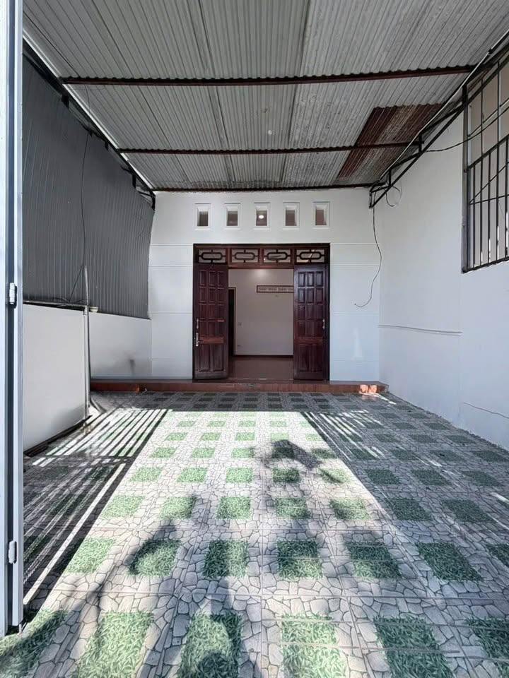 Nhà hẻm Ngô Gia Khảm 100m² giá 1.49 tỷ - Hướng Đông, Sân Ô tô thoáng mát!