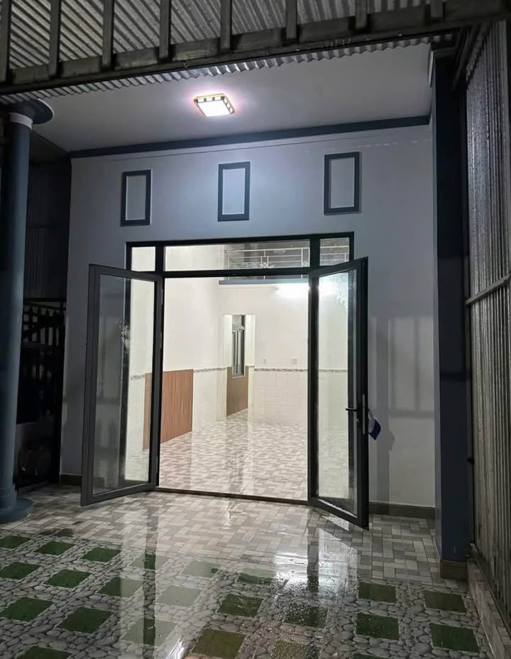 Nhà phố Đường Tố Hữu, Bảo Lộc 105m² giá 2.2 tỷ - Sân ô tô, đầy đủ tiện nghi!