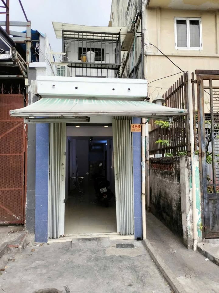 Nhà cho thuê mặt tiền Võ Văn Kiệt, Q1 - 30m² giá chỉ 9 triệu
