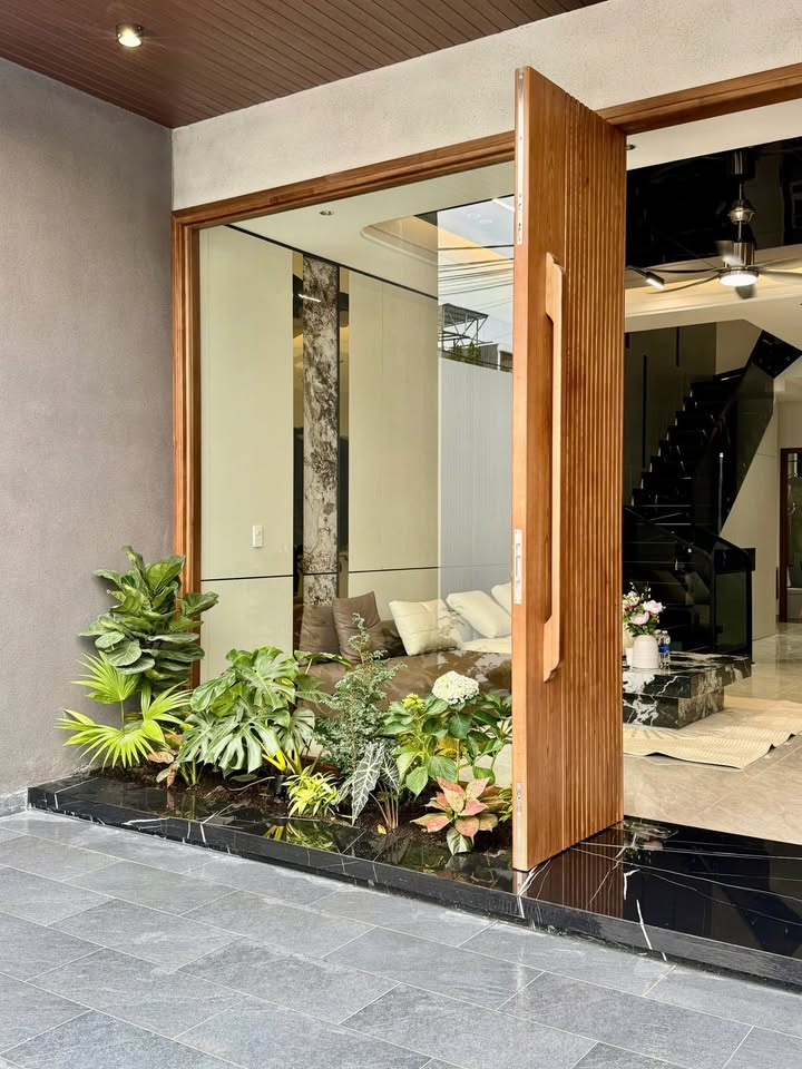 Nhà 3 tầng mặt tiền Thanh Lương, Hòa Xuân 100m² giá 8.8 tỷ - Đáng sống cho cả gia đình!