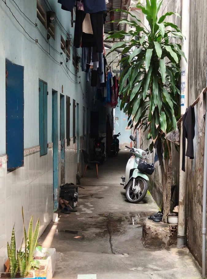 Dãy trọ 4 phòng hẻm Nguyễn Đức Thiệu Dĩ An 80m² giá 2.85 tỷ - Vị trí đắc địa gần chợ Xóm Nghèo!
