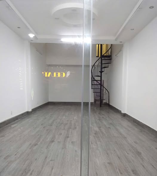 Cho thuê mặt bằng nhà trệt + gác lửng đường Lê Bình, quận Ninh Kiều, 72m² - Mặt tiền kinh doanh thuận lợi!