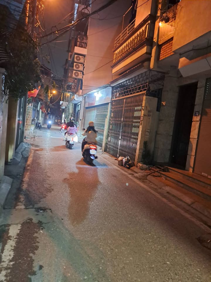 Nhà cấp 4 ngõ 28 Tứ Liên, Tây Hồ 23m² giá 2.98 tỷ - Nhà hai mặt thoáng, tiện ích xung quanh!