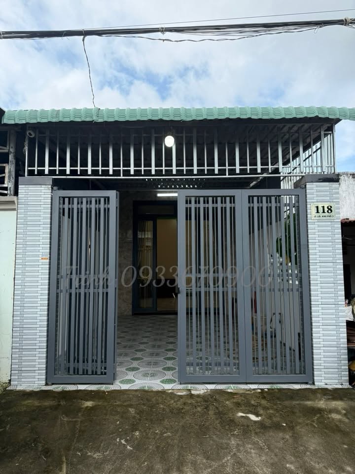 Nhà phố Long Hoa, Hòa Thành, Tây Ninh 96m² giá 1.69 tỷ - Full công năng, đường nhựa