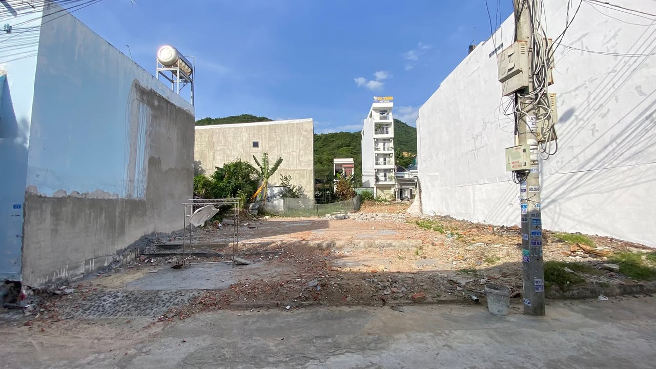 Đất nền đầu tư tại Nha Trang 64m² giá chỉ 3.6 tỷ - Sổ hồng riêng, thương lượng!