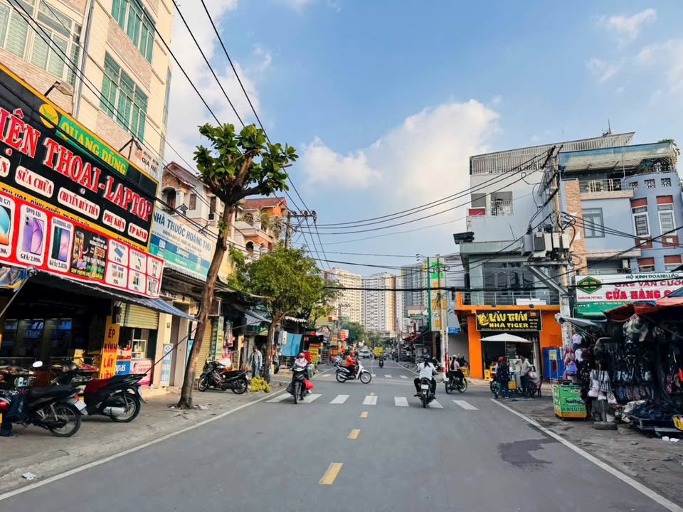 Nhà 3 tầng mới Bình Chiểu 60m² giá 4.6 tỷ - Full nội thất, đường xe hơi tránh!